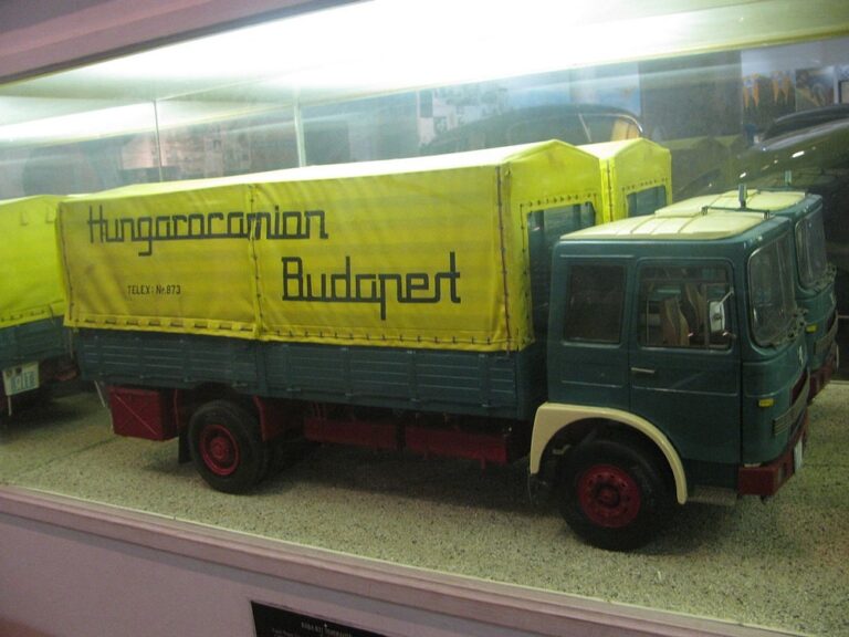 Model ciężarówki Raba 831 w muzeum.