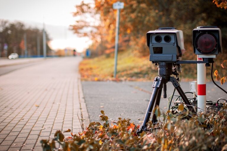 Urządzenie do pomiaru prędkości na drodze